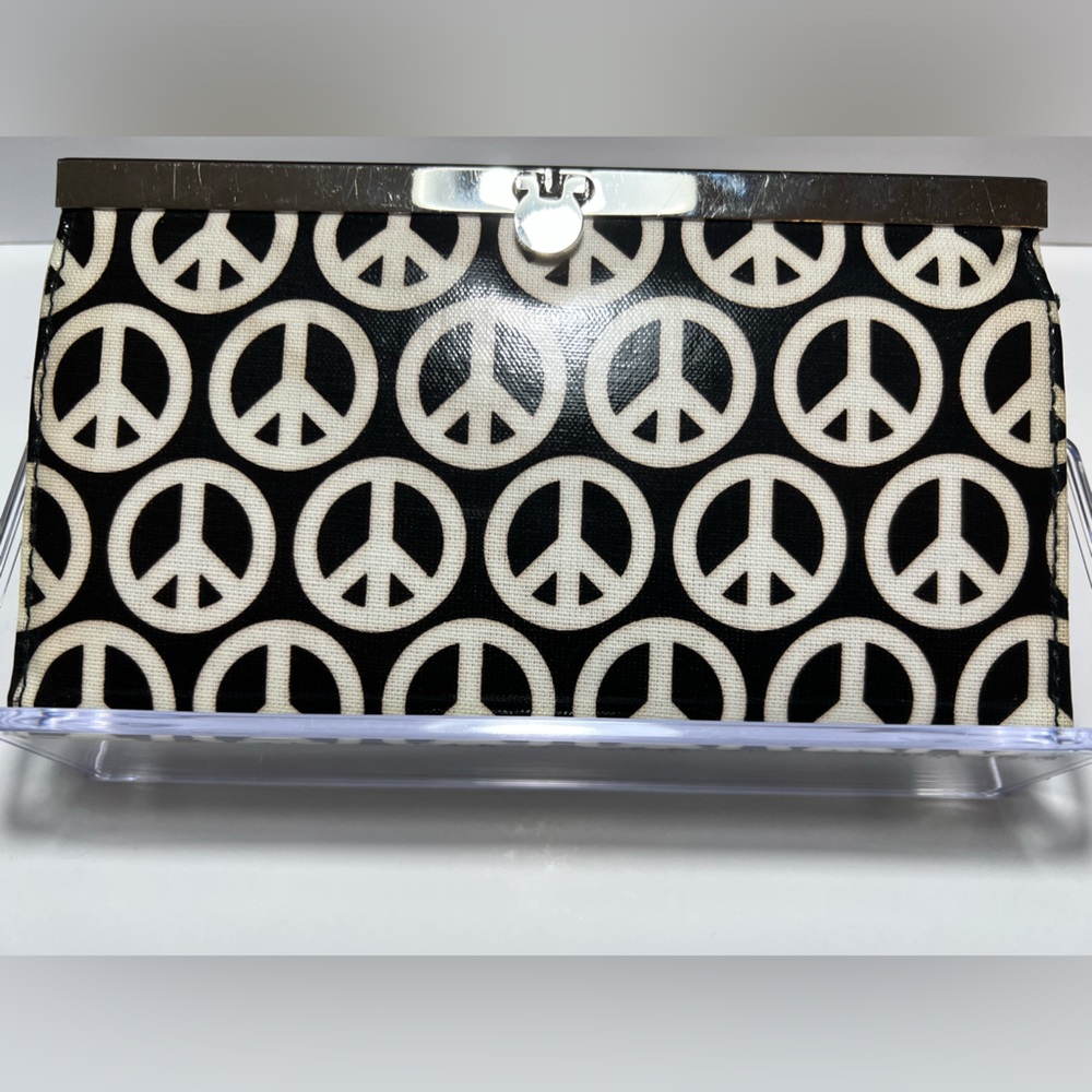 Woman’s Peace Logo Clasp Wallet.
